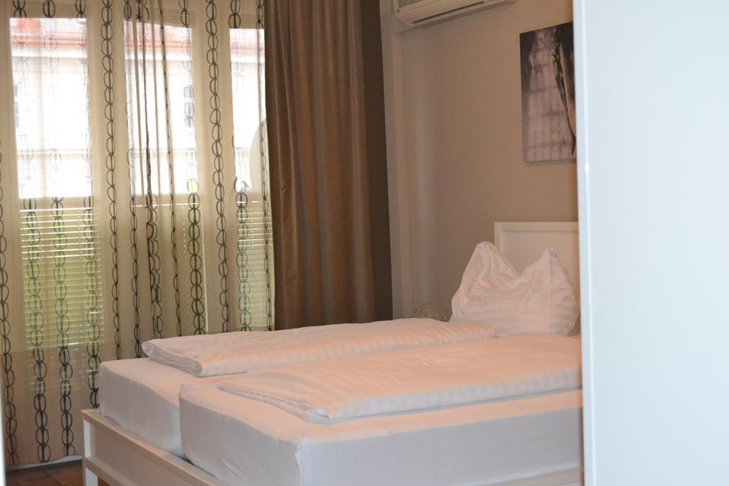 Goldfisch Apartment Hoher Markt Viena Habitación foto