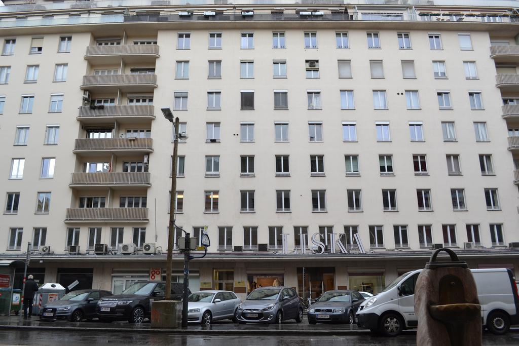Goldfisch Apartment Hoher Markt Viena Habitación foto