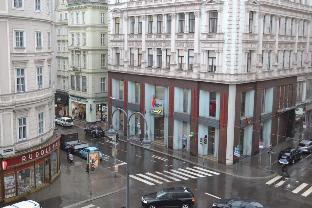 Goldfisch Apartment Hoher Markt Viena Habitación foto